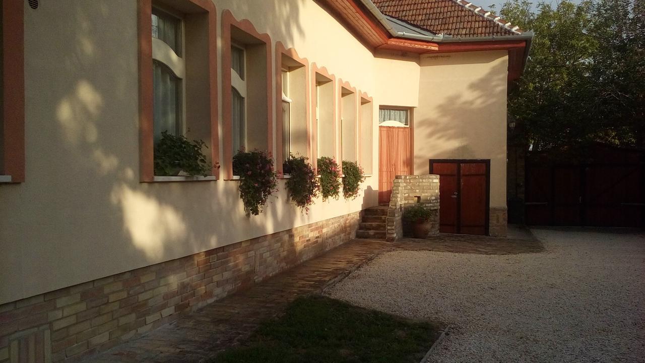 Resort La Tulipe Noire Ceglédbercel Εξωτερικό φωτογραφία